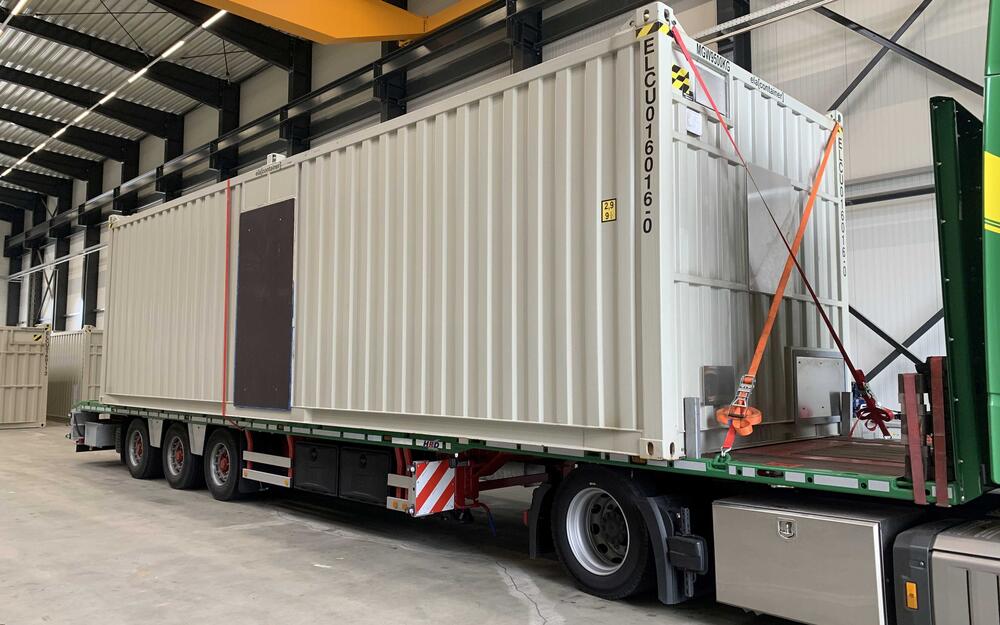 Containers auf einem LKW Juli 2019