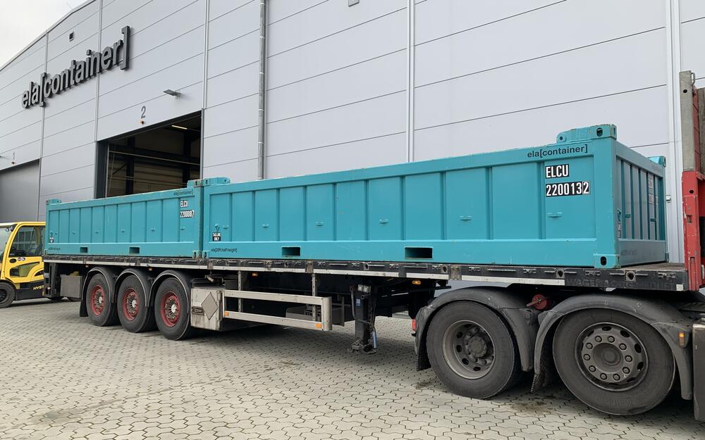 Half Height Container auf einem LKW