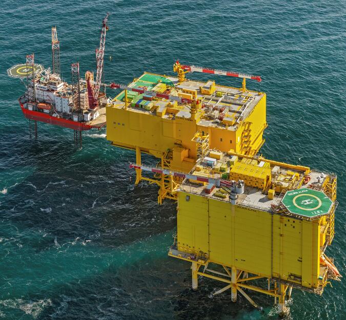 Konverterplattform mit Containeranlage