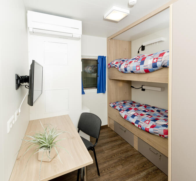 Container equipped as living quarter